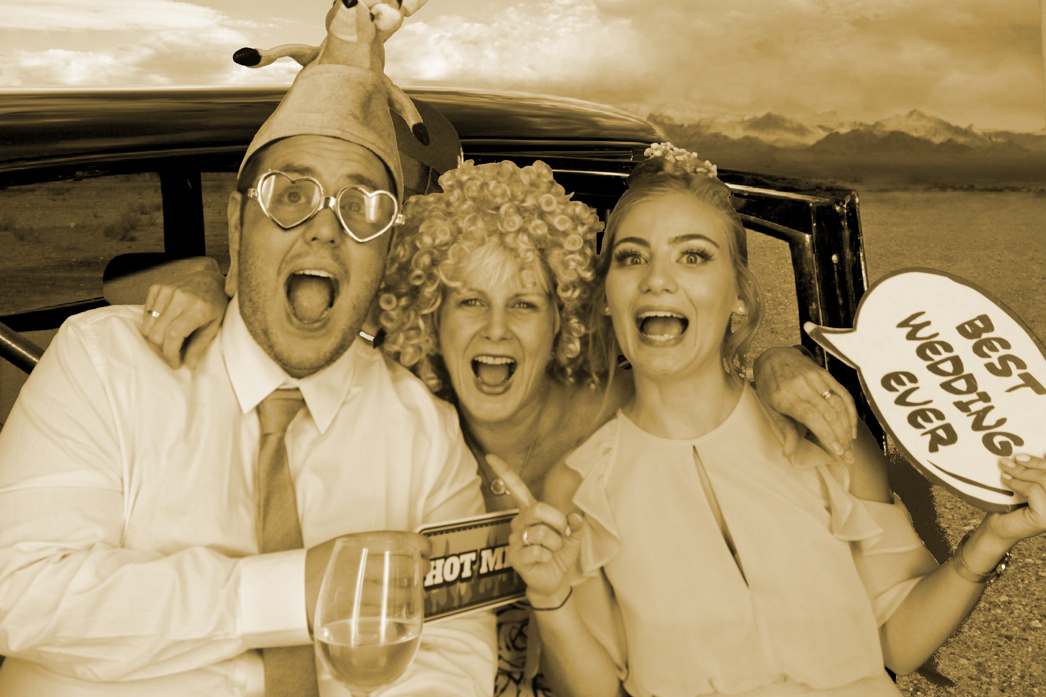 Mr & Mrs Bowles | View more photos from the event at gallery.myphotoboothexperience.co.uk/u/MyPhotoBoothExperienceLtd/Mr-Mrs-Bowles